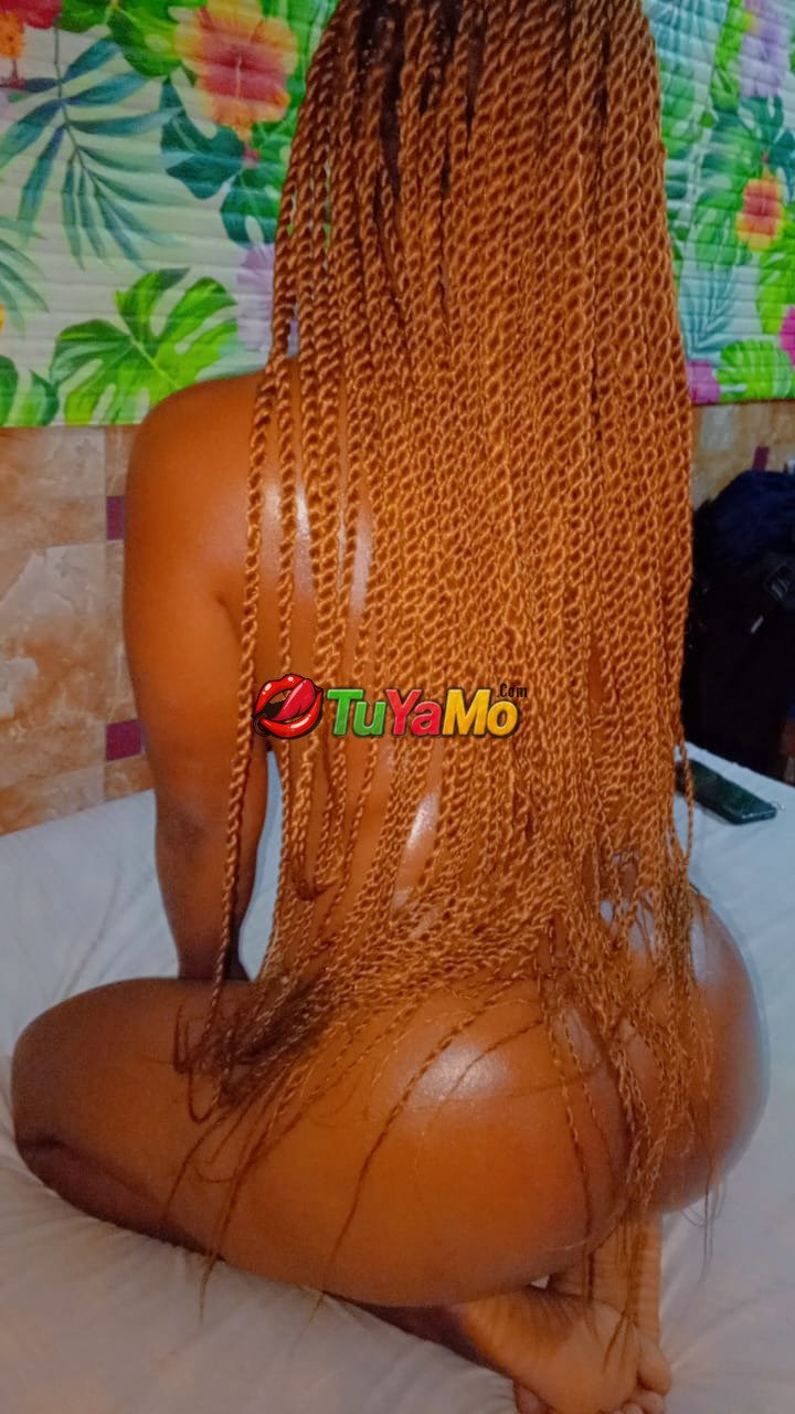 Femme capable disponible pour une partie de jambe
